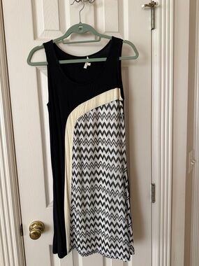 Mystree Black and Cream Chevron Midi Dress